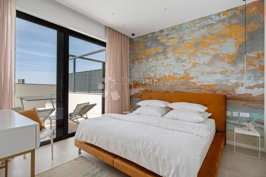 Hiša Jesenice, Dugi Rat, 450m2