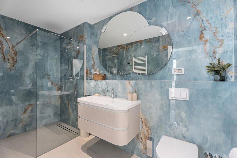 Hiša Jesenice, Dugi Rat, 450m2