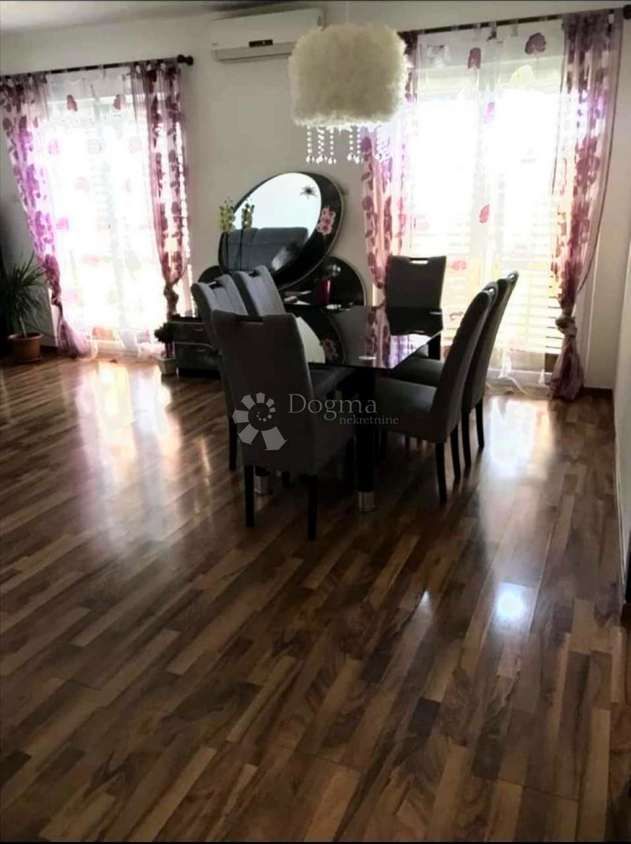 Stanovanje Podgora, 89,96m2