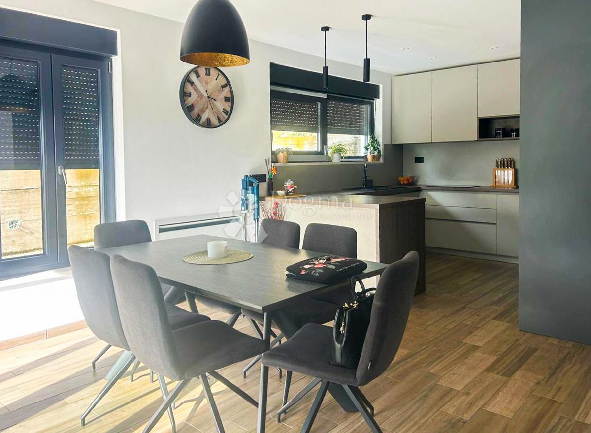 Hiša Orehovica, Rijeka, 180m2