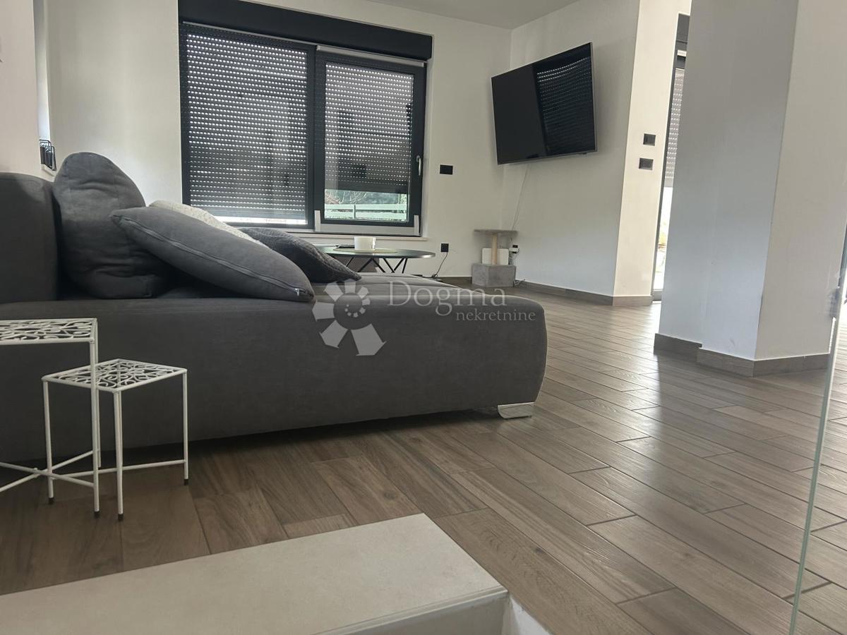 Hiša Orehovica, Rijeka, 180m2