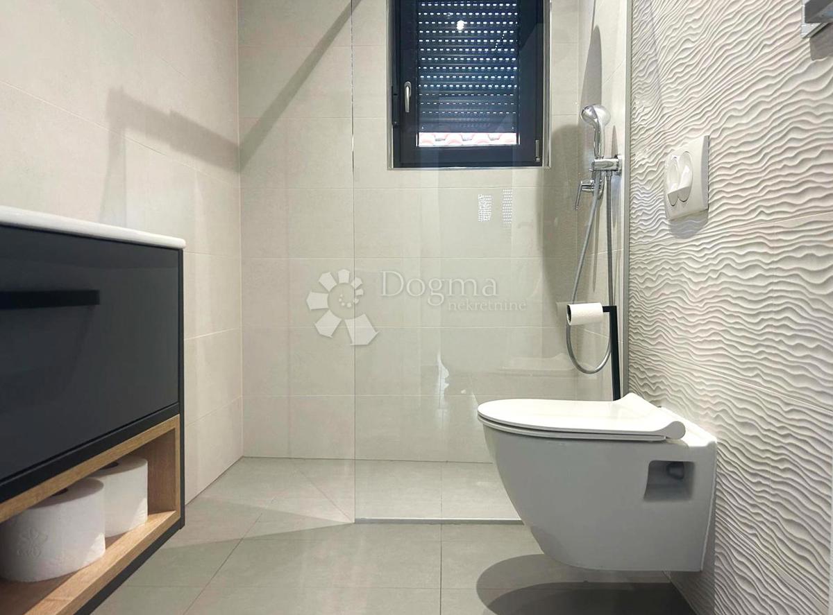 Hiša Orehovica, Rijeka, 180m2