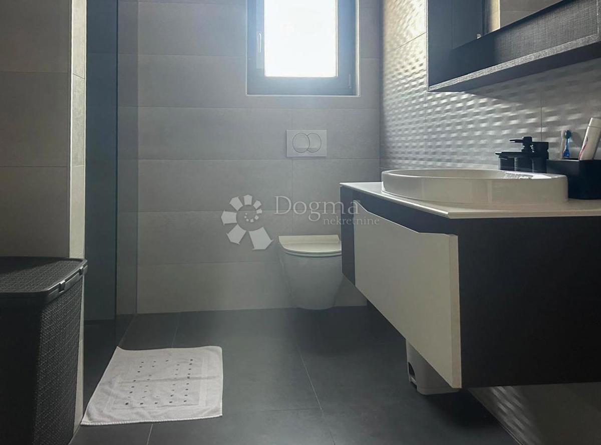 Hiša Orehovica, Rijeka, 180m2