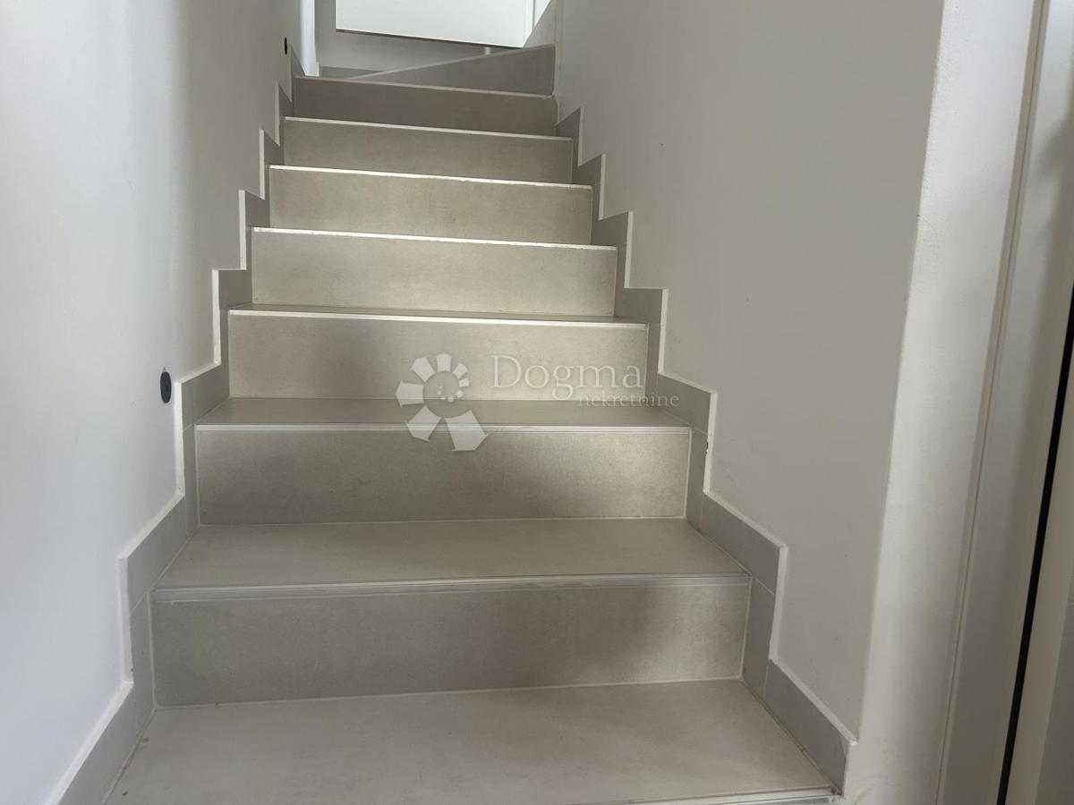 Hiša Orehovica, Rijeka, 180m2