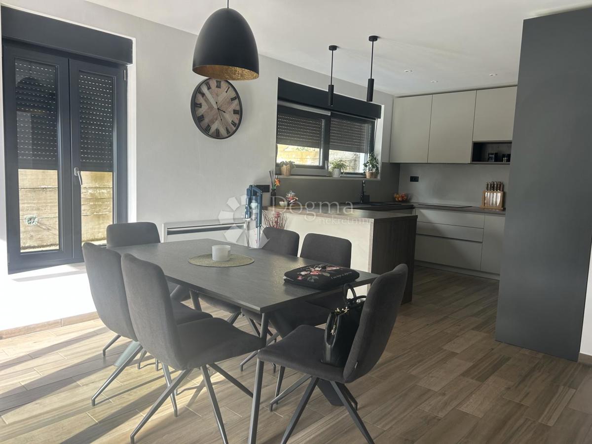 Hiša Orehovica, Rijeka, 180m2