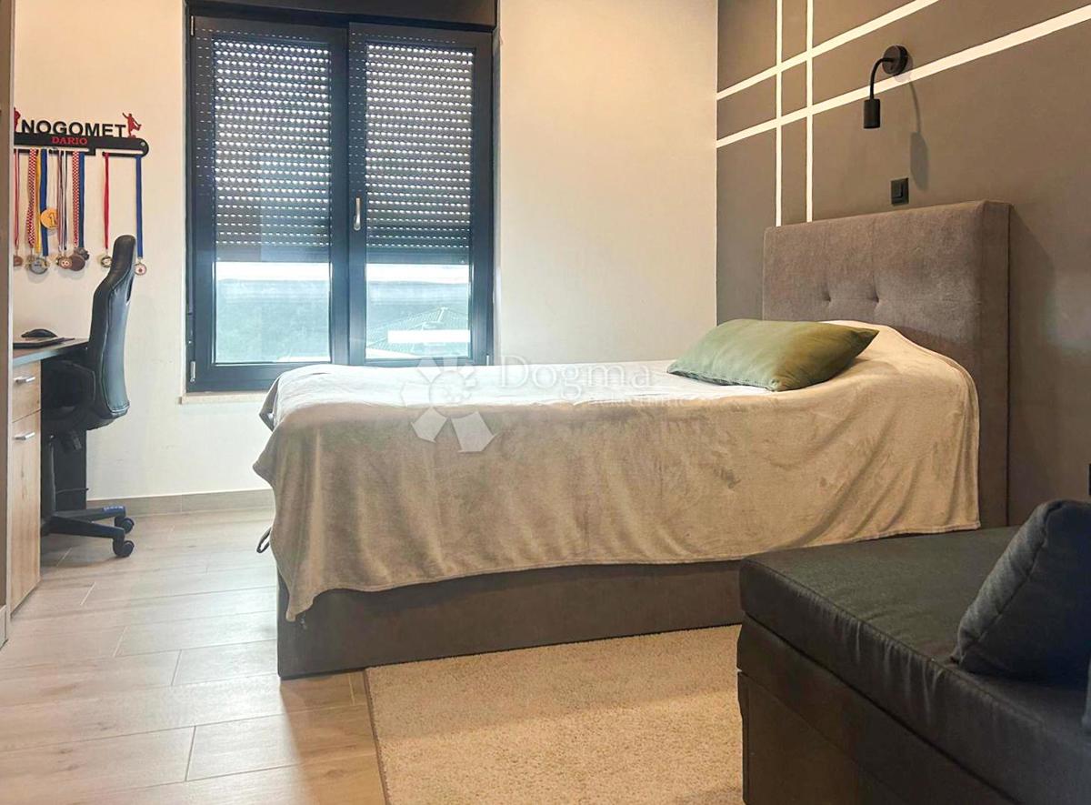 Hiša Orehovica, Rijeka, 180m2