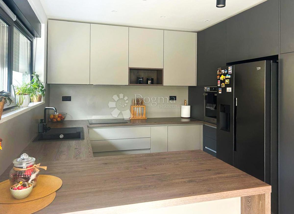 Hiša Orehovica, Rijeka, 180m2