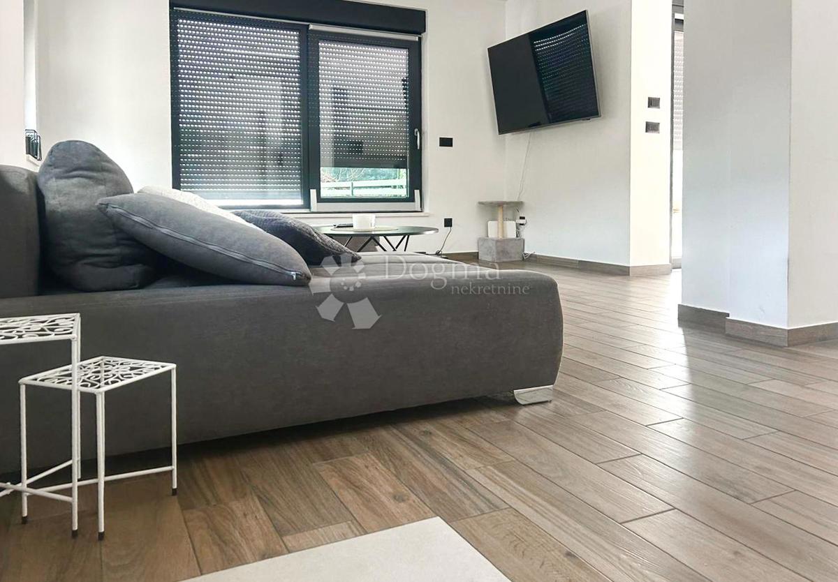 Hiša Orehovica, Rijeka, 180m2