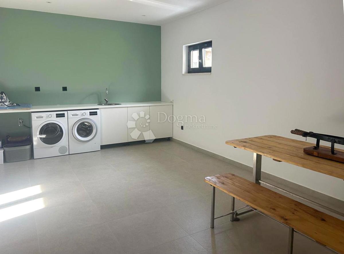 Hiša Orehovica, Rijeka, 180m2