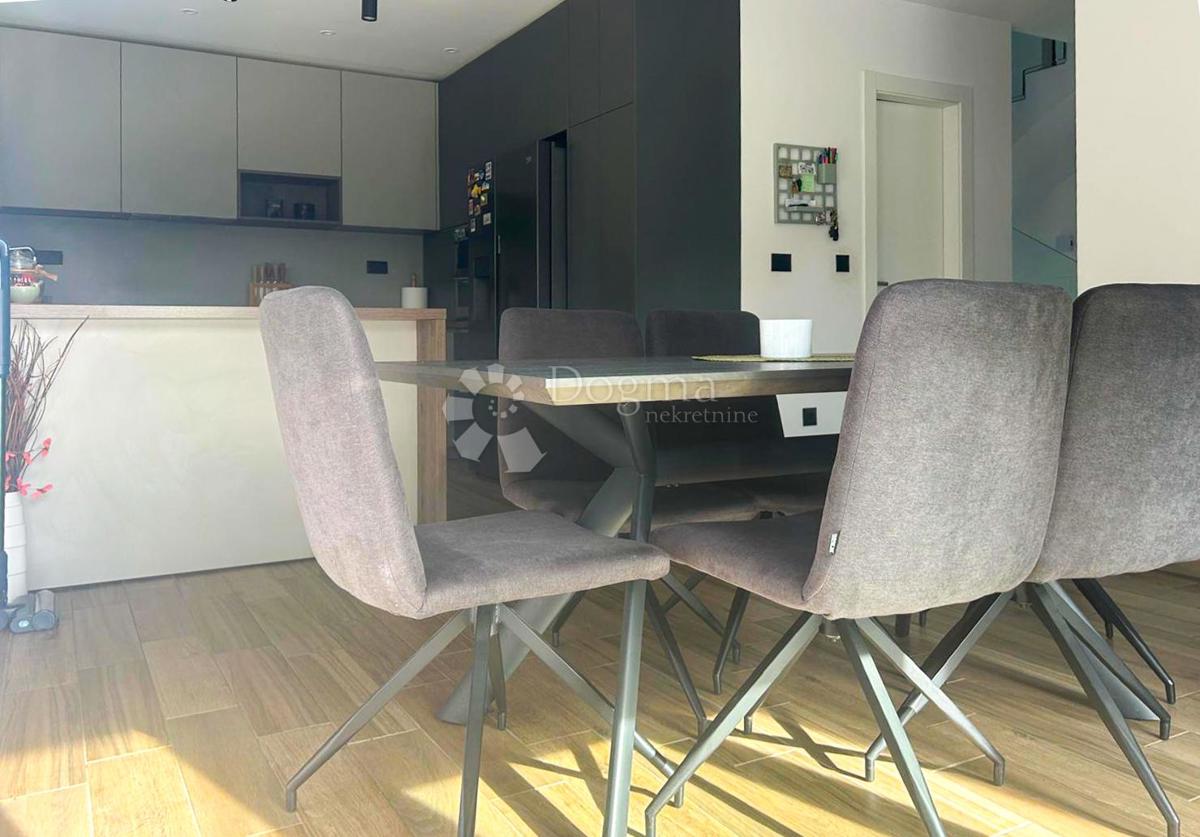 Hiša Orehovica, Rijeka, 180m2