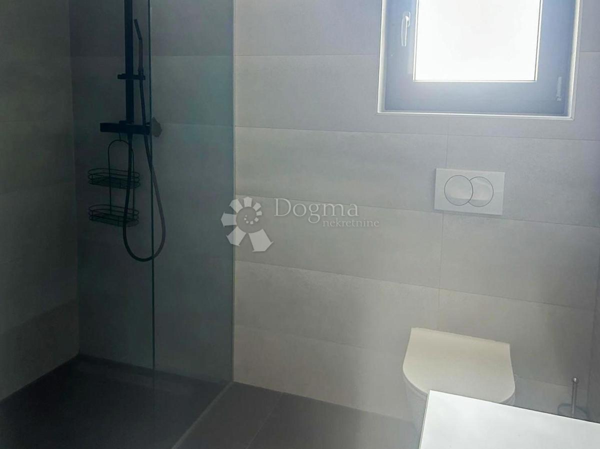 Hiša Orehovica, Rijeka, 180m2