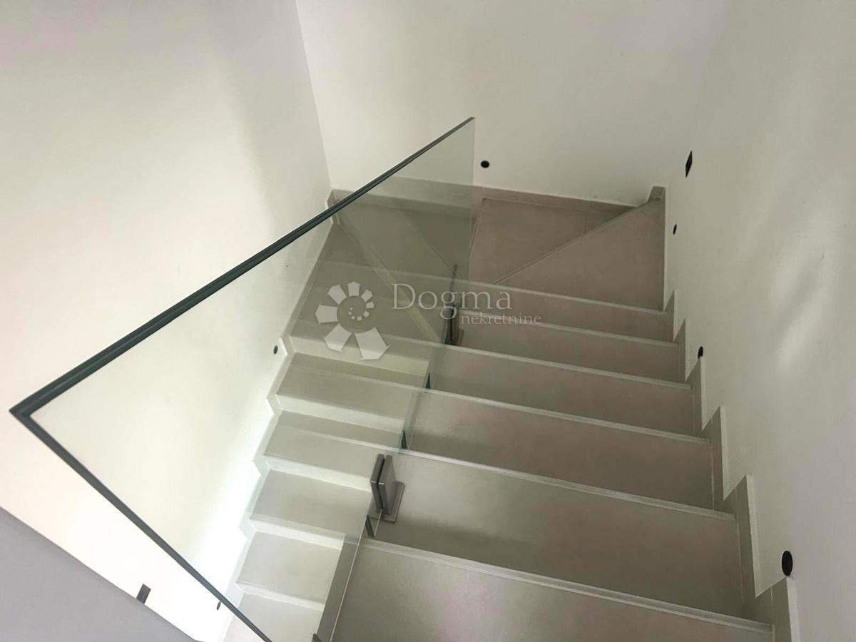 Hiša Orehovica, Rijeka, 180m2