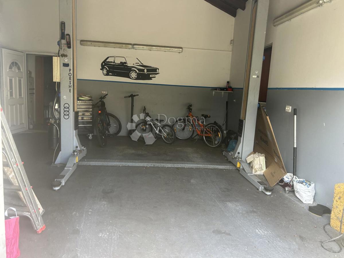 Hiša Orehovica, Rijeka, 180m2