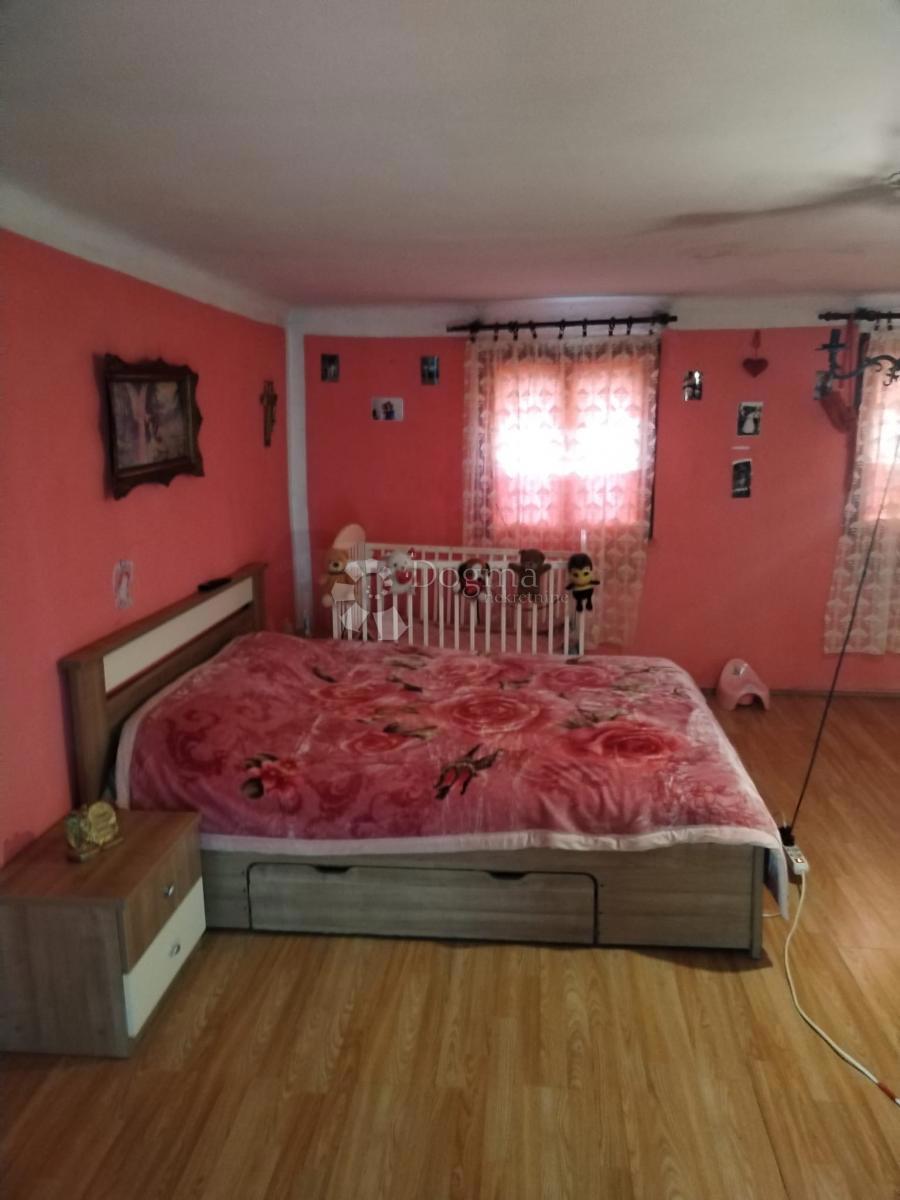 Hiša Donje Mekušje, Karlovac - Okolica, 1.233m2