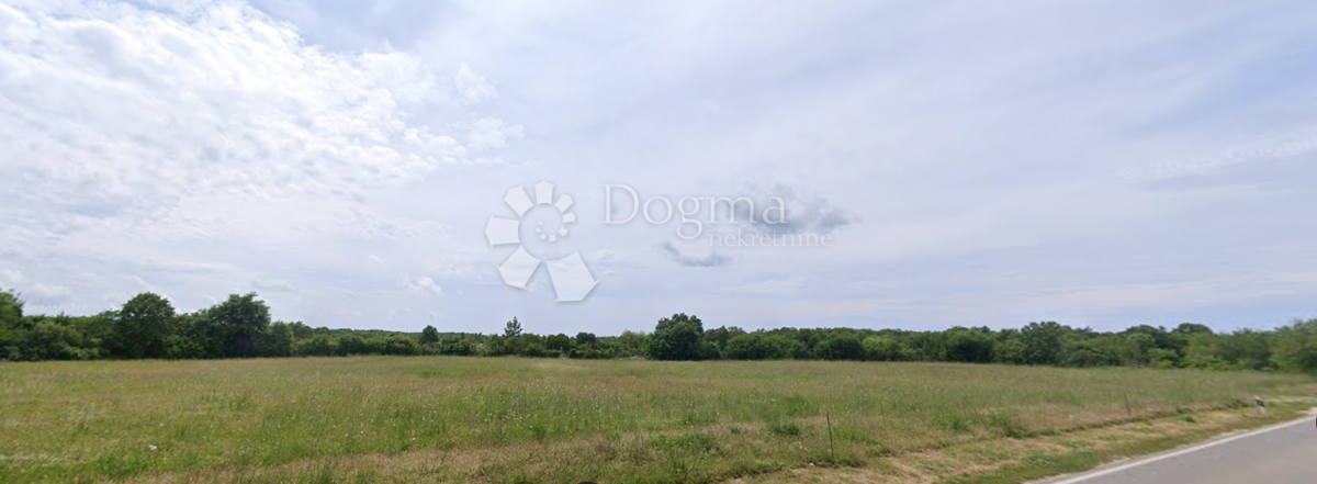 Zazidljivo zemljišče Kanfanar, 8.374m2