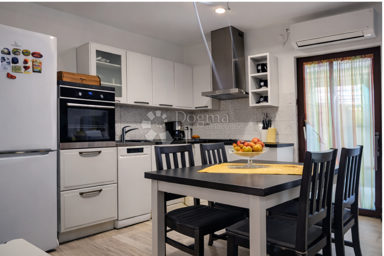 Hiša Pučišća, 182m2