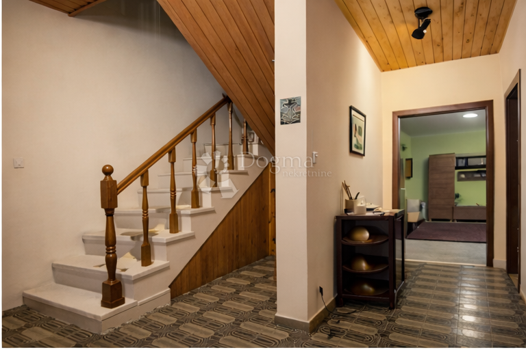 Hiša Pučišća, 182m2