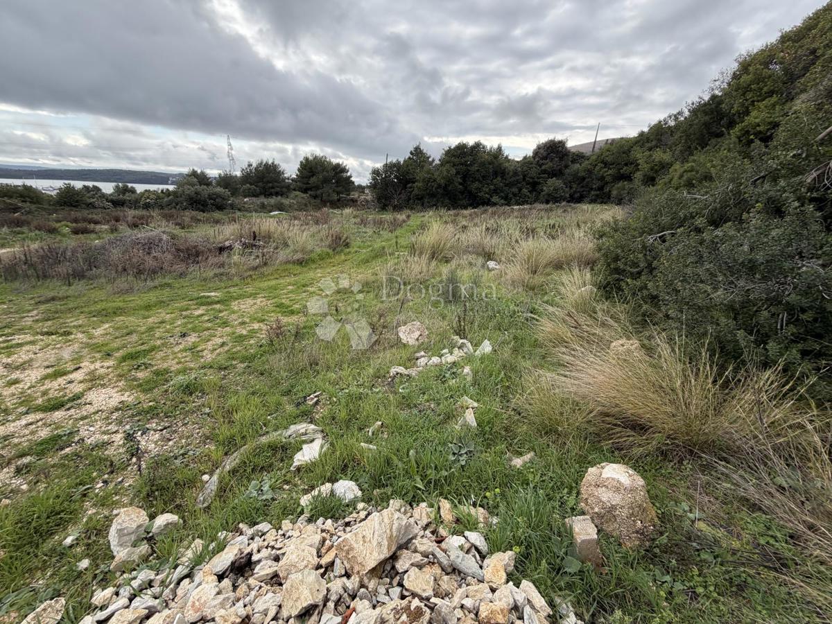 Zazidljivo zemljišče Trogir, 3.800m2