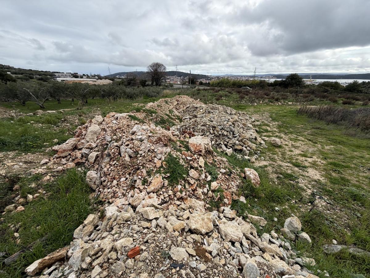 Zazidljivo zemljišče Trogir, 3.800m2