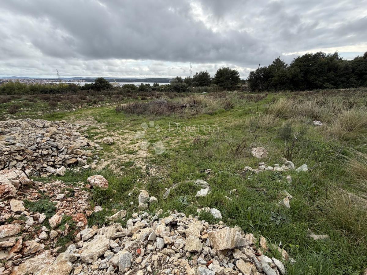 Zazidljivo zemljišče Trogir, 3.800m2