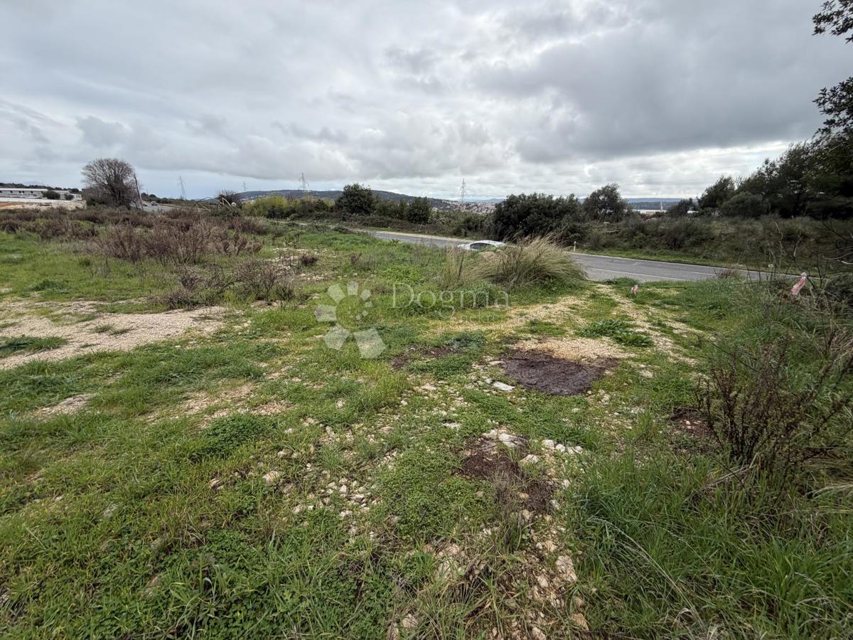 Zazidljivo zemljišče Trogir, 3.800m2