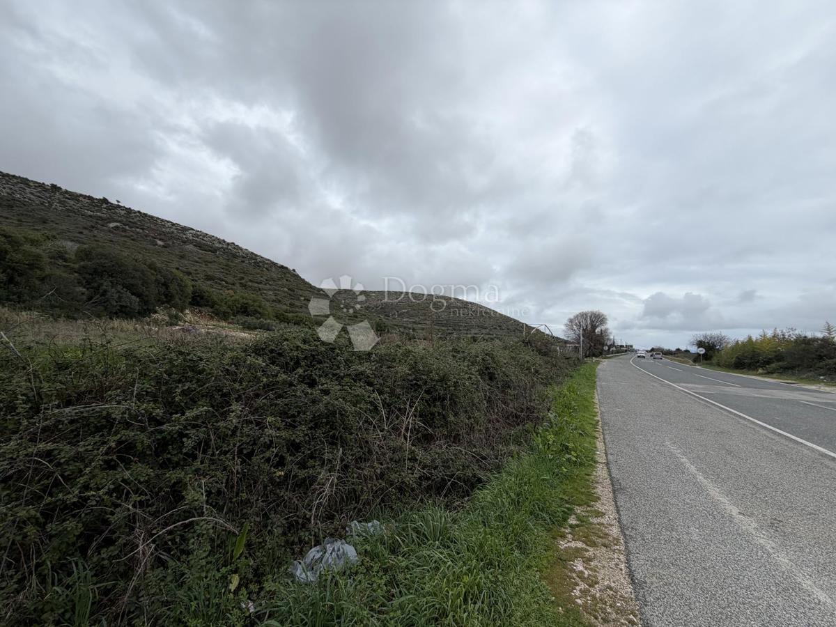 Zazidljivo zemljišče Trogir, 3.800m2