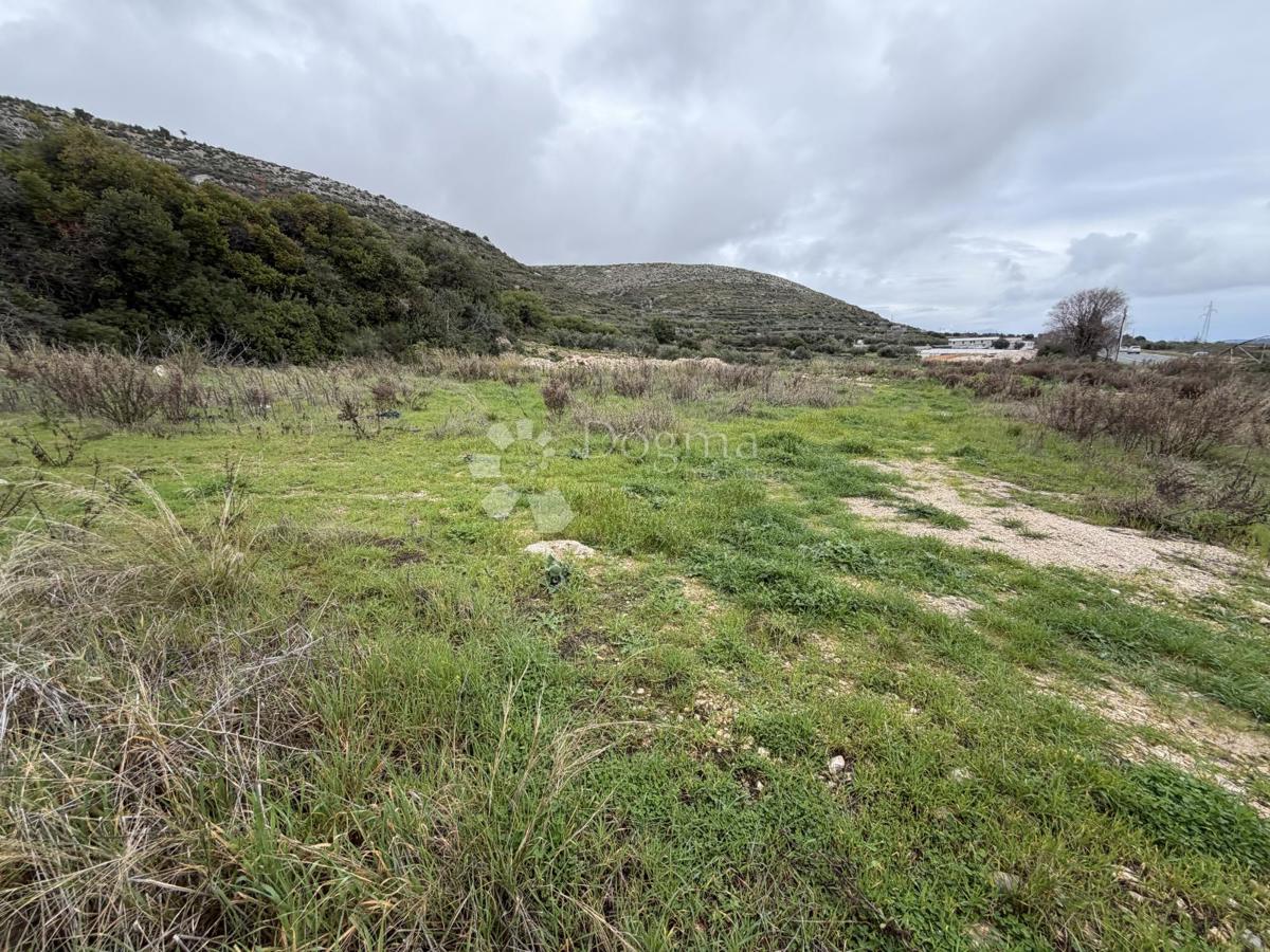 Zazidljivo zemljišče Trogir, 3.800m2