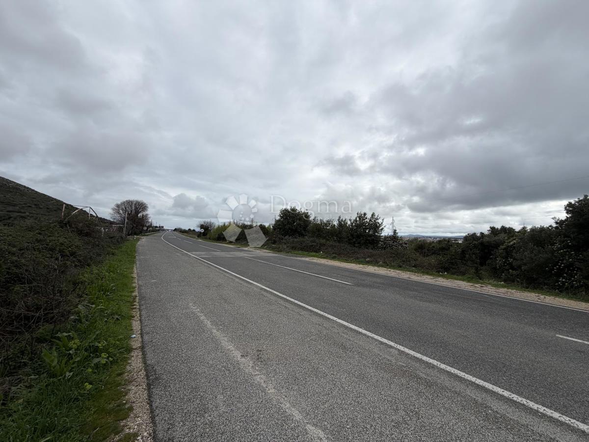 Zazidljivo zemljišče Trogir, 3.800m2