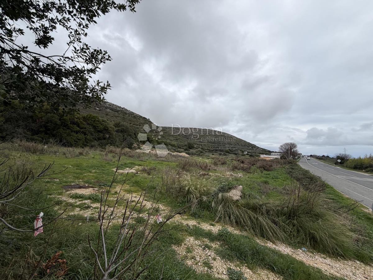 Zazidljivo zemljišče Trogir, 3.800m2