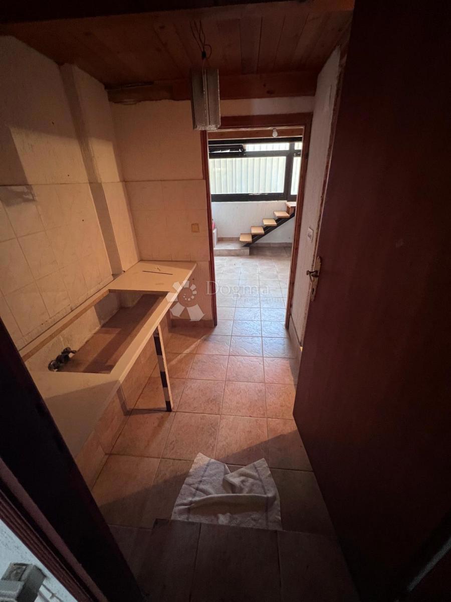 Poslovni prostor Červar-Porat, Poreč, 37m2