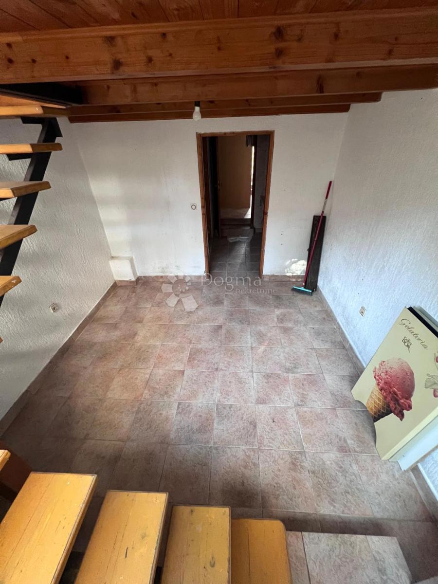 Poslovni prostor Červar-Porat, Poreč, 37m2