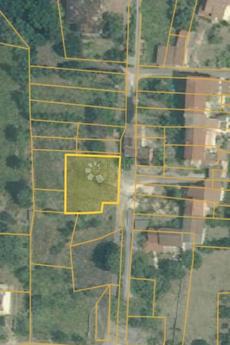 Zazidljivo zemljišče Buje, 493m2