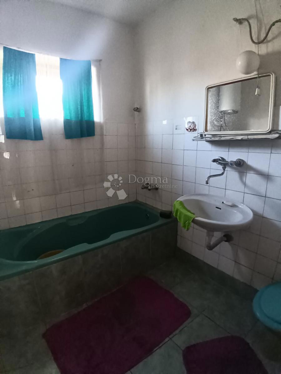 Hiša Zrinj Lukački, Lukač, 100m2