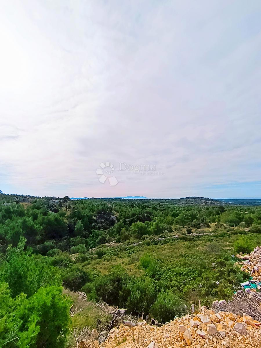 Kmetijsko zemljišče Milna, 8.669m2