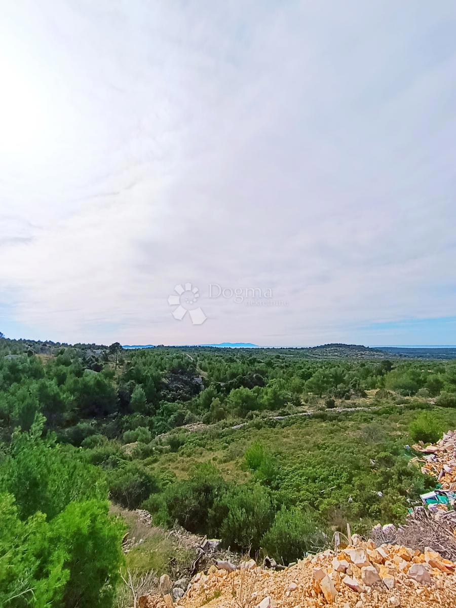 Kmetijsko zemljišče Milna, 8.669m2