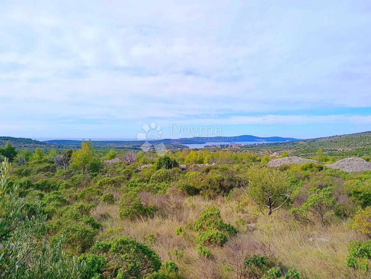 Kmetijsko zemljišče Milna, 8.669m2