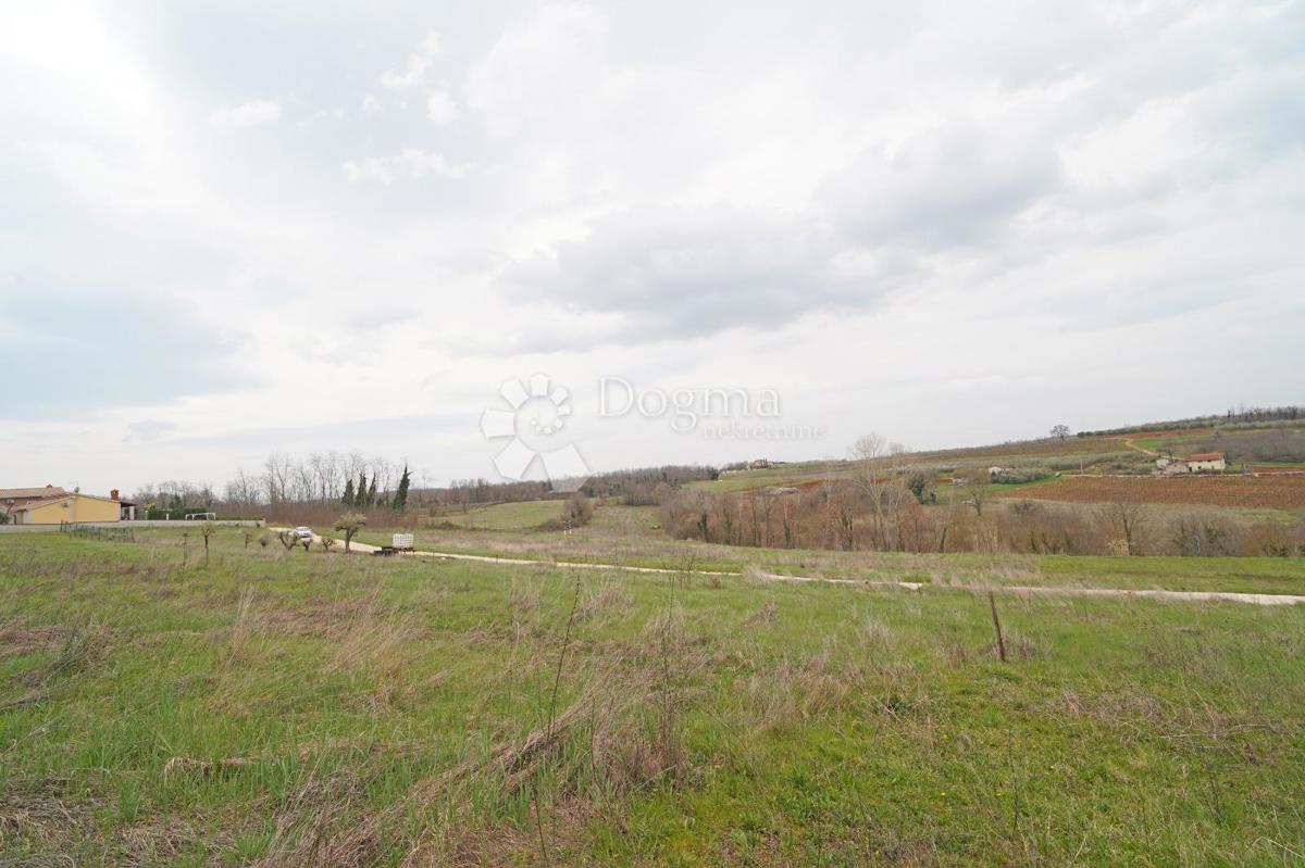 Zazidljivo zemljišče Vižinada, 755m2