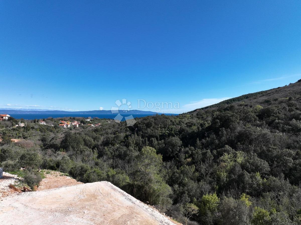 Zemljišče, gradbeno dovoljenje in fantastičen razgled