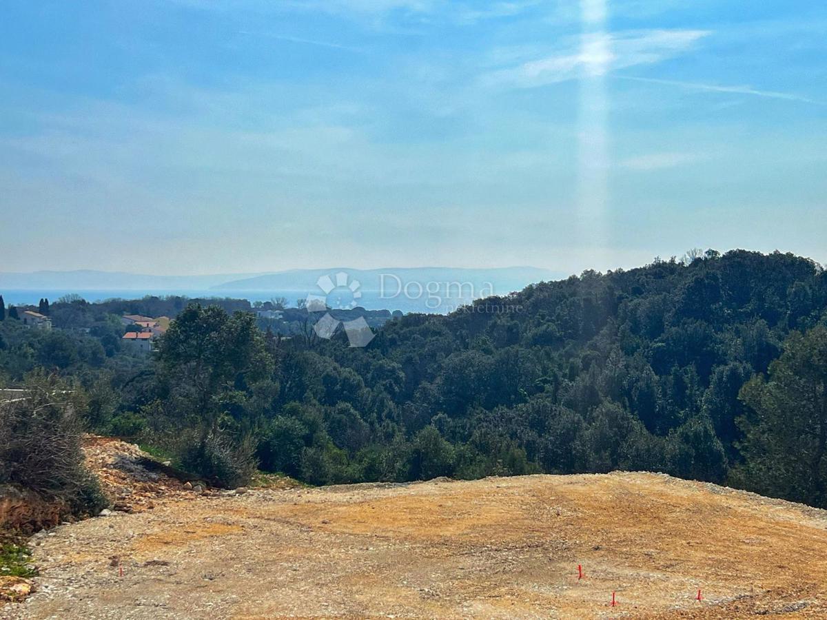 Zemljišče, gradbeno dovoljenje in fantastičen razgled