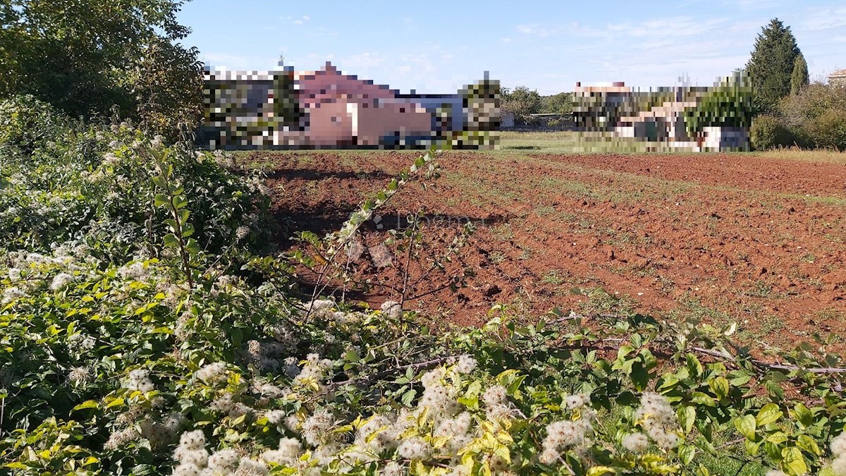 Zemljišče Kujići, Marčana, 950m2