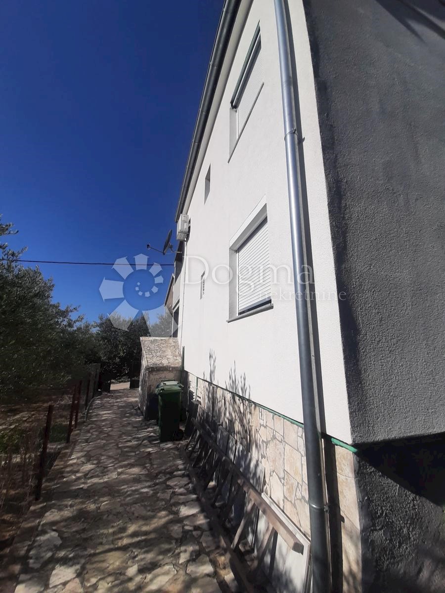 Hiša Gornji Karin, Obrovac, 150m2