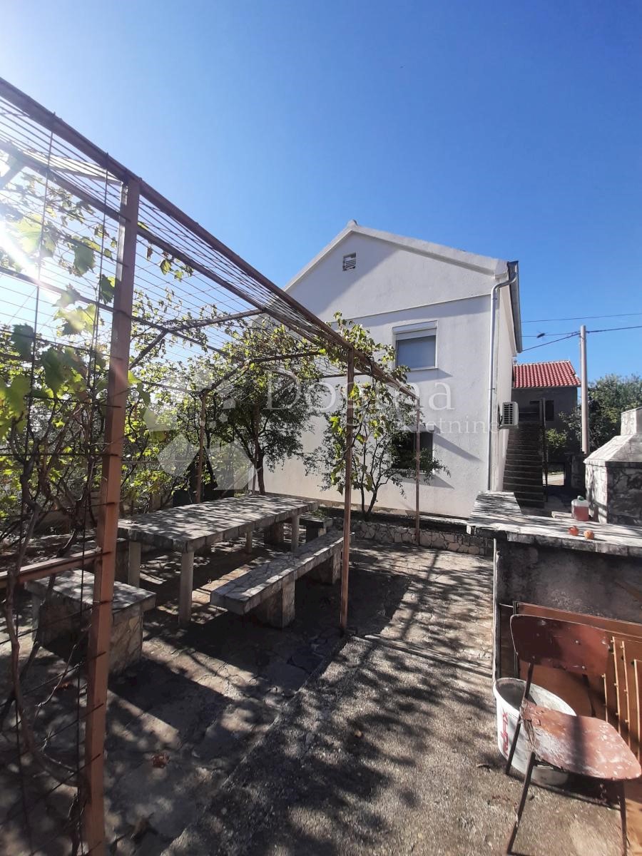 Hiša Gornji Karin, Obrovac, 150m2