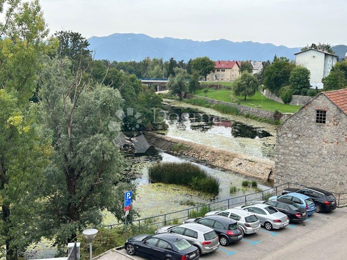 Poslovni prostor Centar, Gospić, 810m2