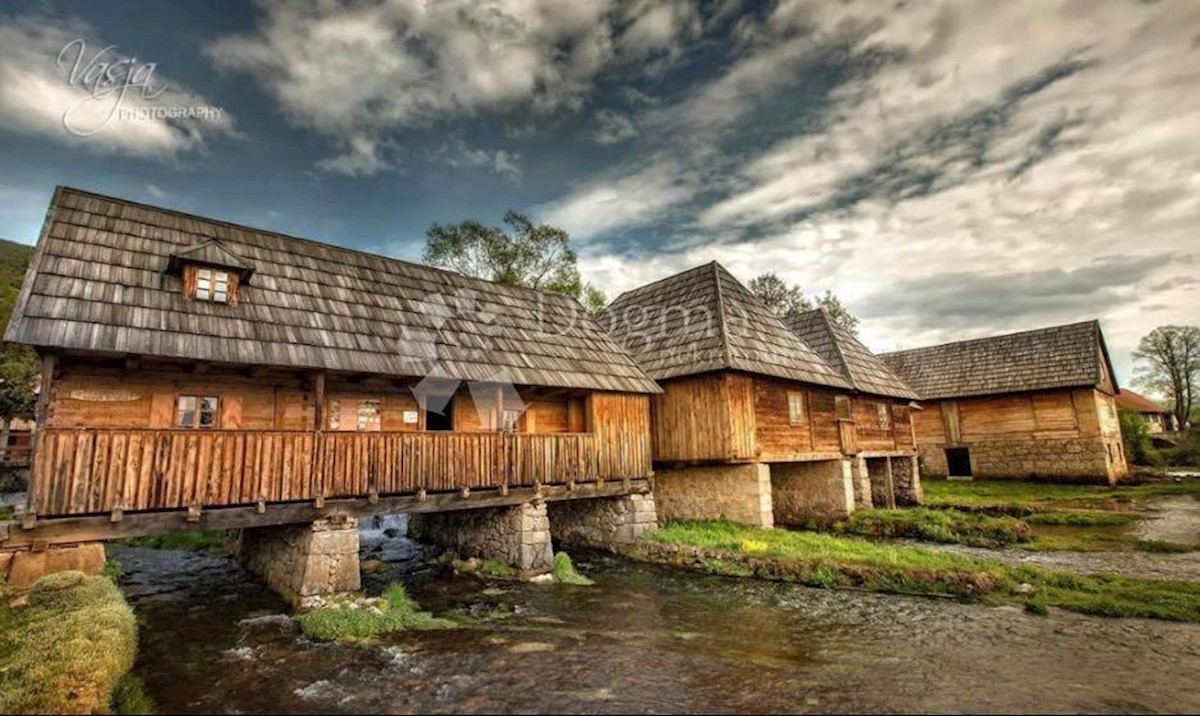 Zemljišče Sinac, Otočac, 50.000m2