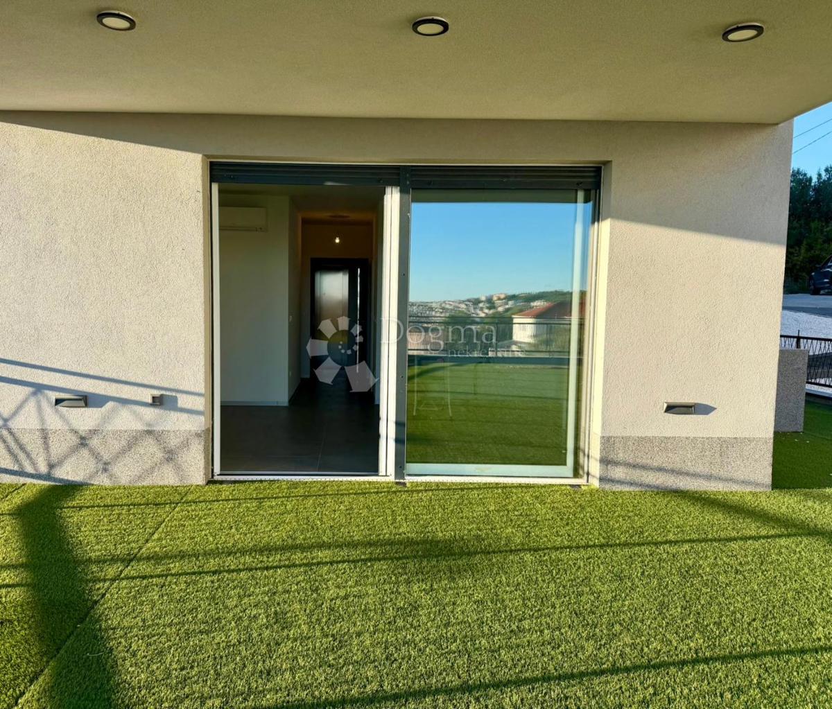 Stanovanje Okrug Gornji, Okrug, 72,34m2