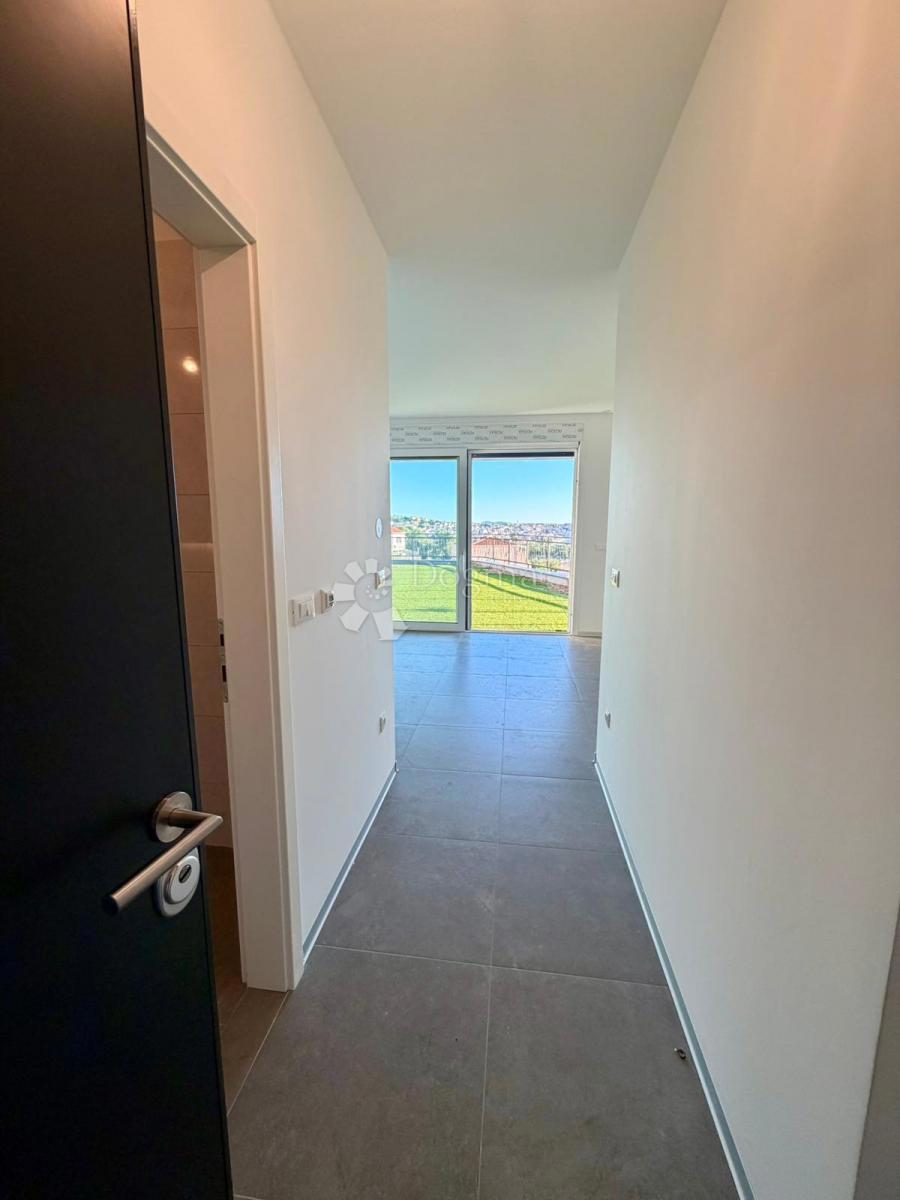 Stanovanje Okrug Gornji, Okrug, 72,34m2