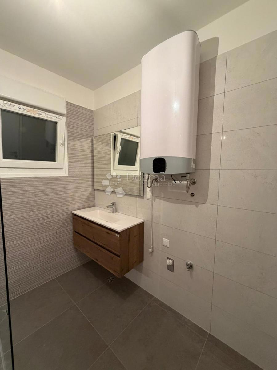 Stanovanje Okrug Gornji, Okrug, 72,34m2