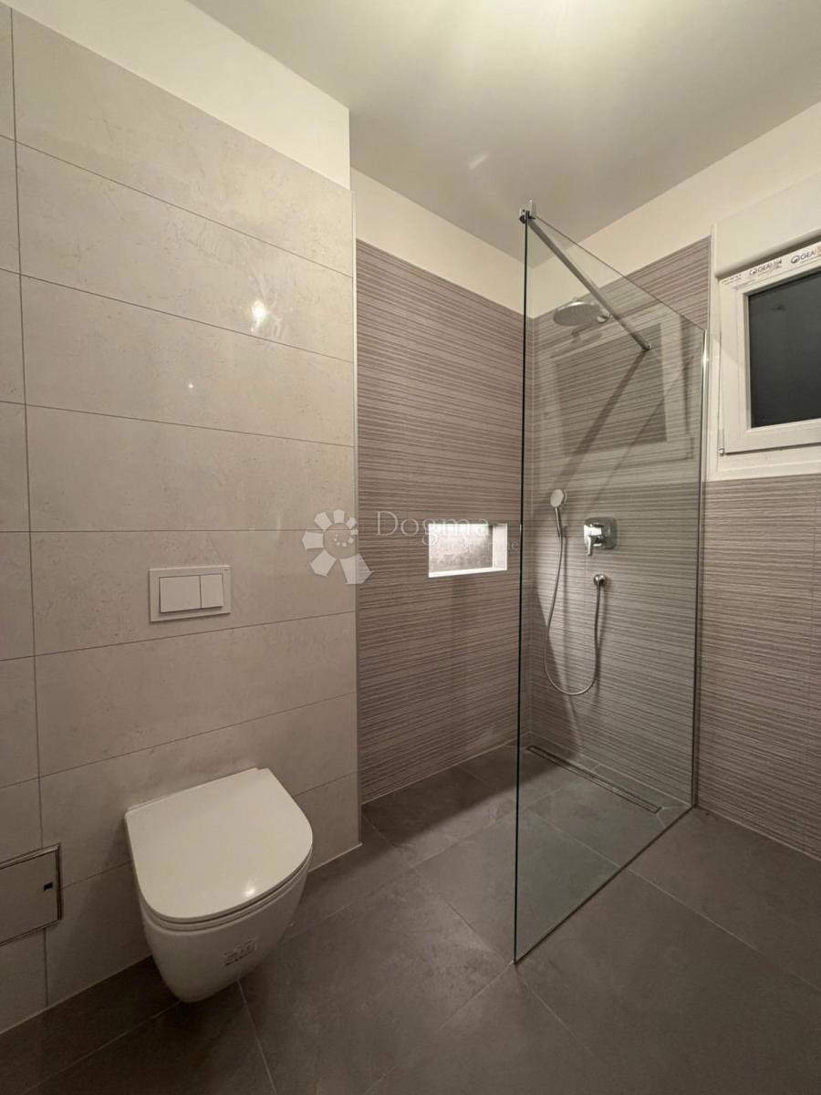 Stanovanje Okrug Gornji, Okrug, 72,34m2