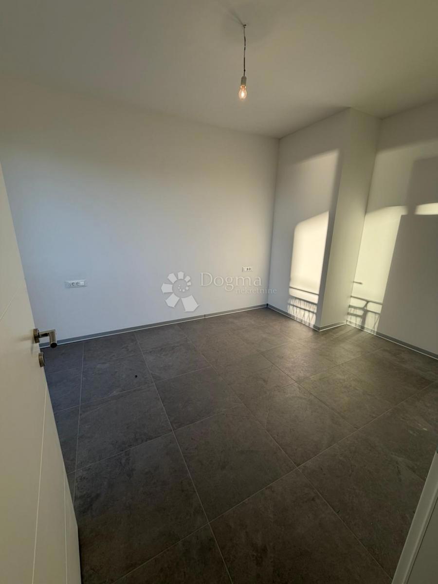 Stanovanje Okrug Gornji, Okrug, 72,34m2