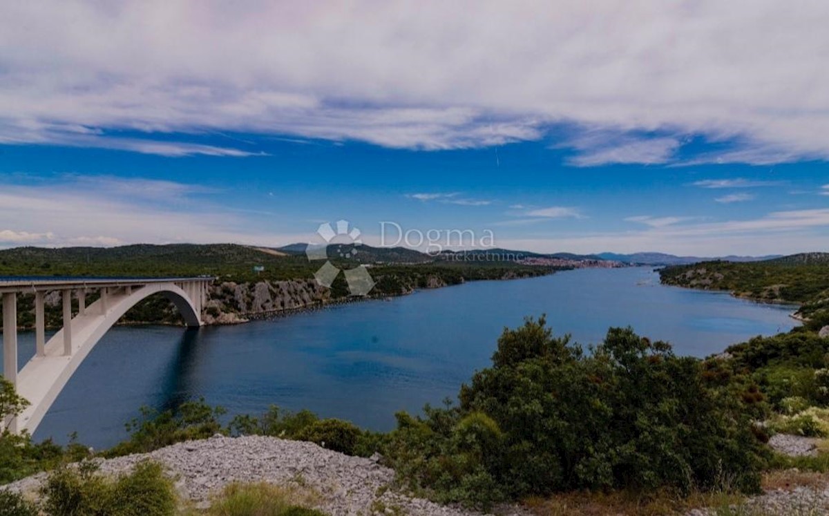 Zemljišče Crnica, Šibenik, 586m2